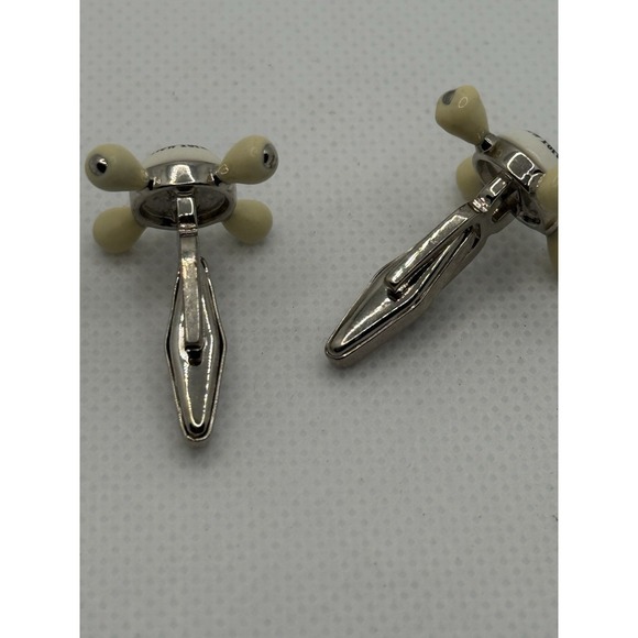 Kenneth Cole Hot & Cold Faucet White and Black Enameled Cufflinks Business Wear - Picture 6 of 9